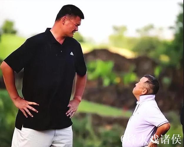 姚明谈奥尼尔：与他不在同一层次，能有对抗纯属运气